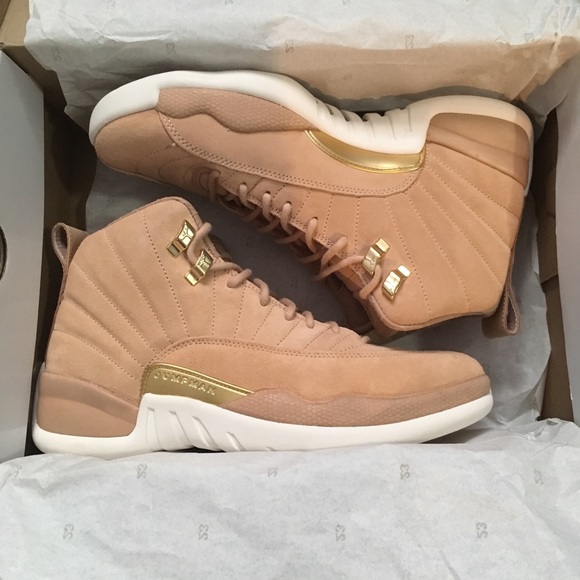 Woman’s Air Jordan 12 Retro - Picture 1 of 5
